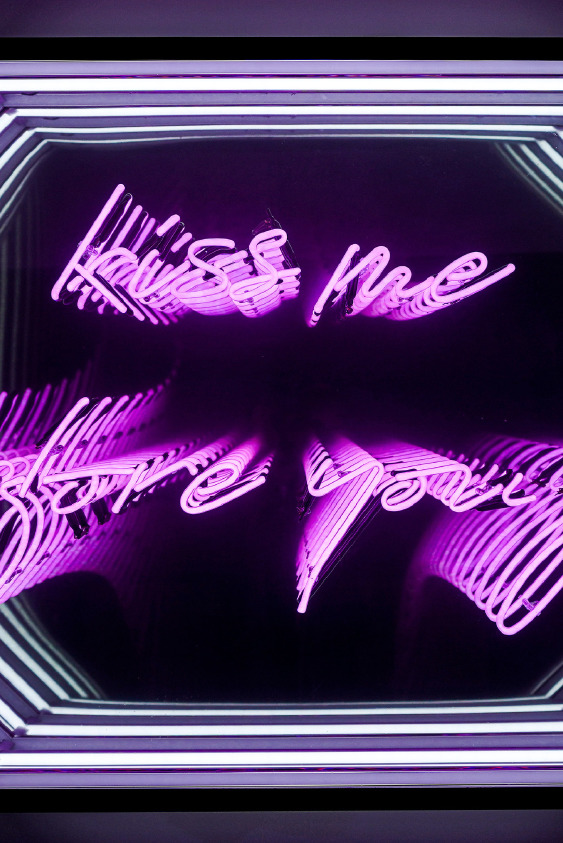 Şehirde Boyutlar Arası Yolculuk: Lights Out Neon