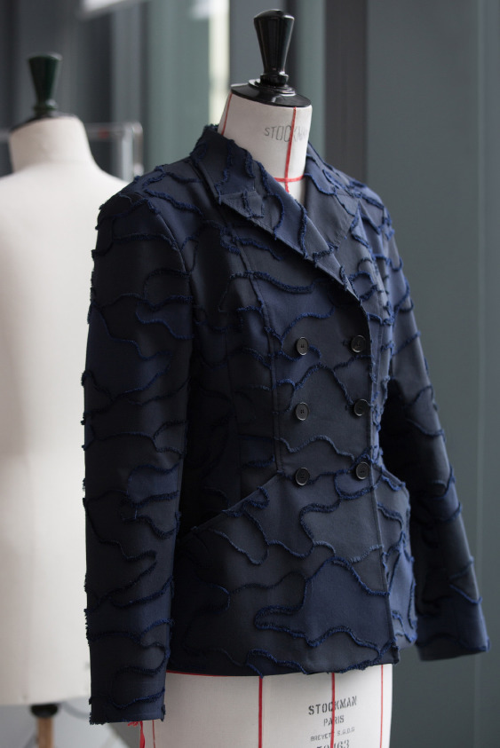 Dior Bar Ceketinin Perde Arkasını İzleyin