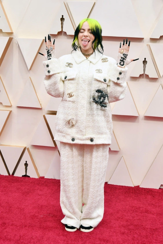 Billie Eilish'in James Bond Şarkısı Yayınlandı!