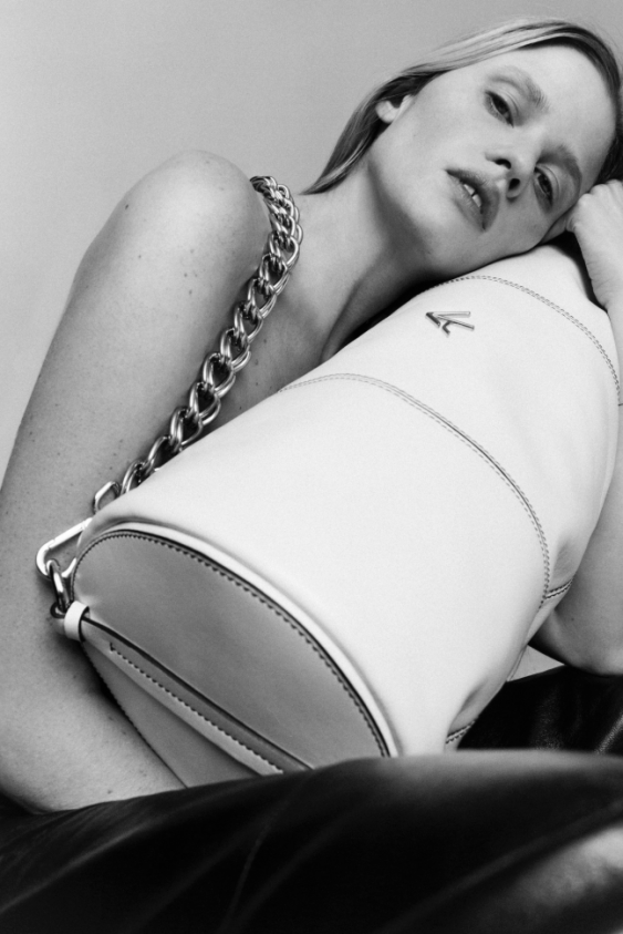 Özüne Sadık Kalarak Dünyaya Açılıyor: Manu Atelier