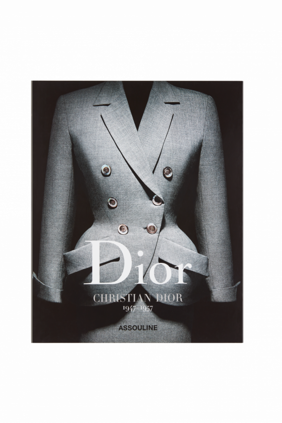 Seçkide ünlü Dior vârisleri Gianfranco Ferré, Yves Saint Laurent, Marc Bohan ve Christian Dior'un antolojileri de yer alıyor.
