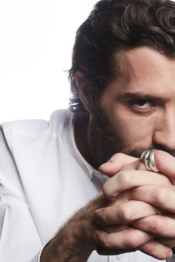 Enis Karavil Ne Dinliyor? Enis Karavil Ne Dinliyor?