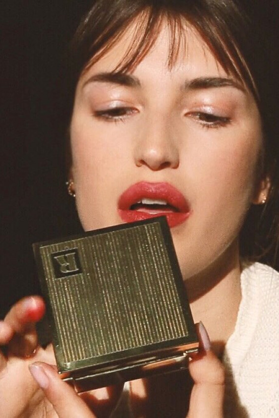 Makyaj Çantanızda Olması Gereken 10 Ürün