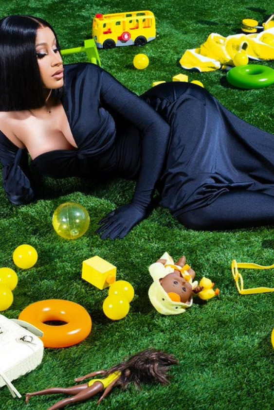 Balenciaga'nın Yeni Kampanya Yıldızı Cardi B