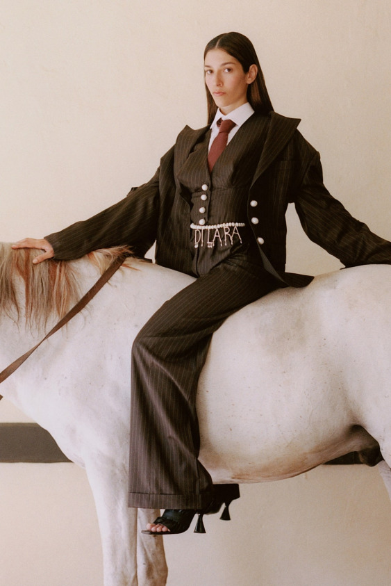 Dilara Fındıkoğlu’ndan Türk Kadınlarına Güçlü Bir Övgü