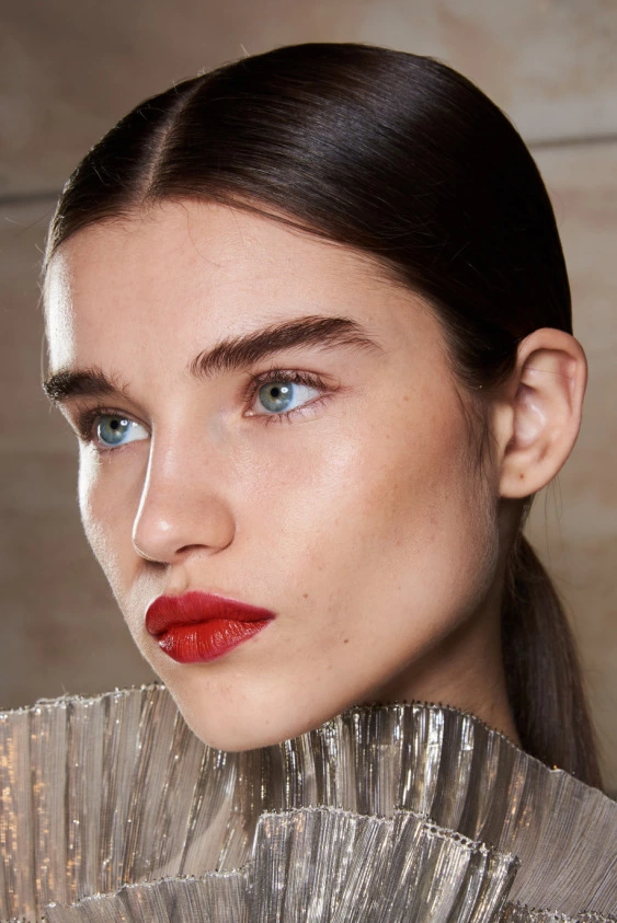 Gür ve Doğal: Microblading Etkili 10 Kaş Kalemi