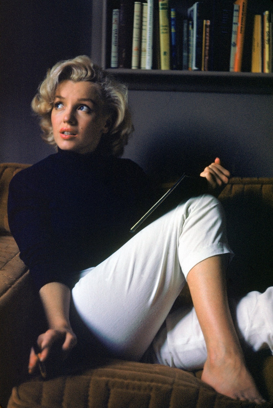 İhtiyaçtan Arzu Nesnesine: Kazağın Yolculuğu Marilyn Monroe