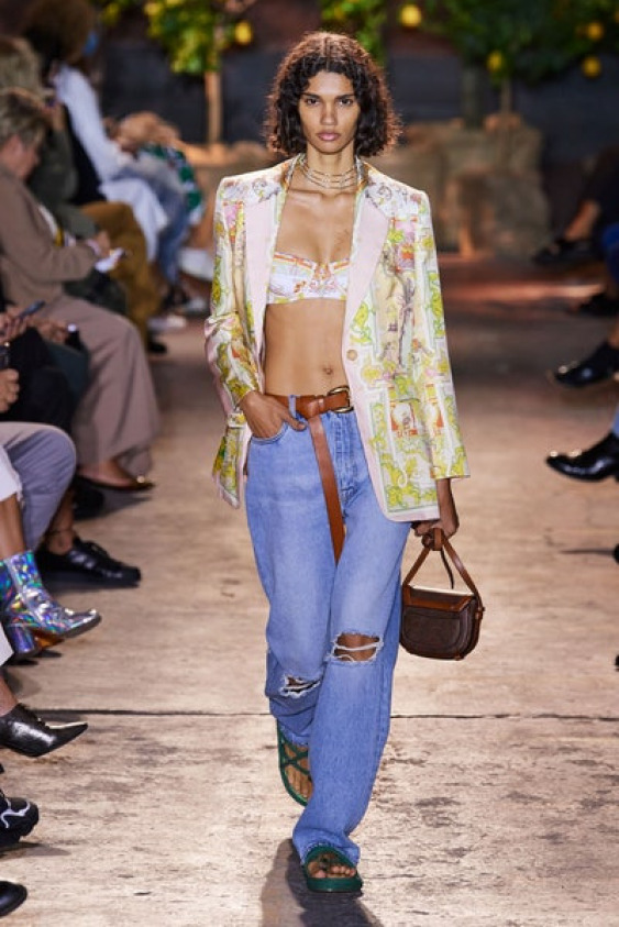 Denim Pantolonlar Yeniden Sahnede