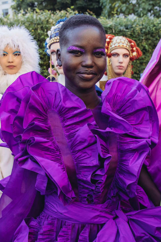 Favori Couture Görünümünüzü Yeniden Yaratın: #VogueCouchCouture