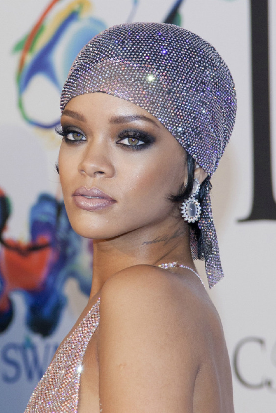 Rihanna'nın Fenty Markası Kapanıyor Mu? Rihanna