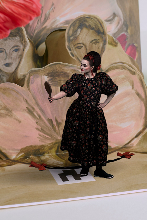 Simone Rocha x H&M, Faye Wei Wei ile Pop-Up Kitabını Sundu