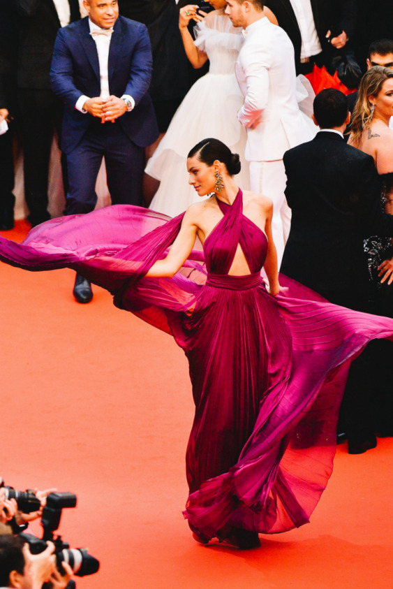 7 Ünlü Stilistten Kırmızı Halıyı Günlük Hayata Taşıyabileceğiniz Öneriler