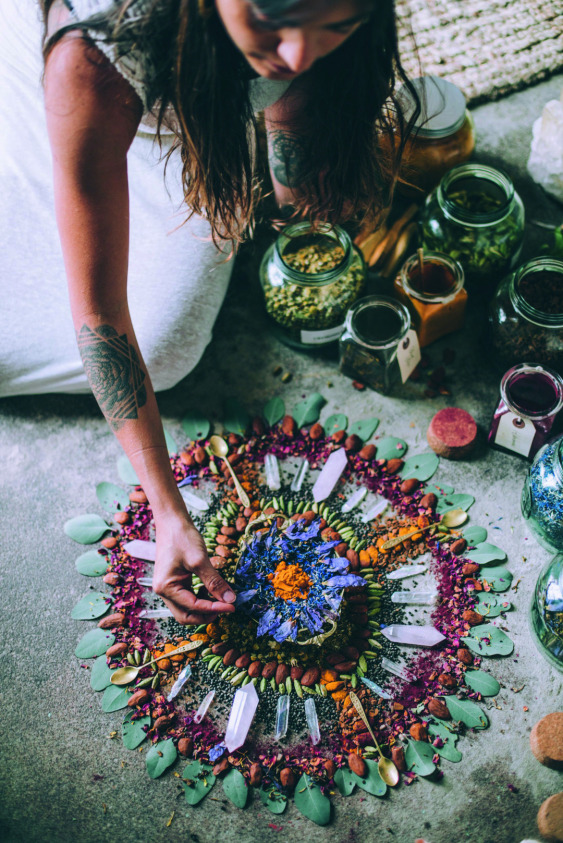 Amina Mundi'den Toprağın Mucizeleri