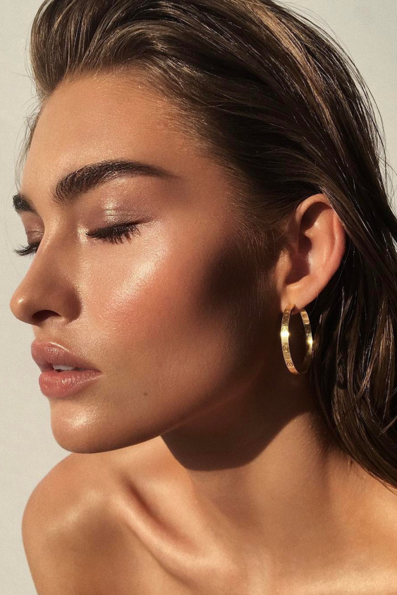 Doğal Bir Işıltı İçin Highlighter Uygulamanın İpuçları