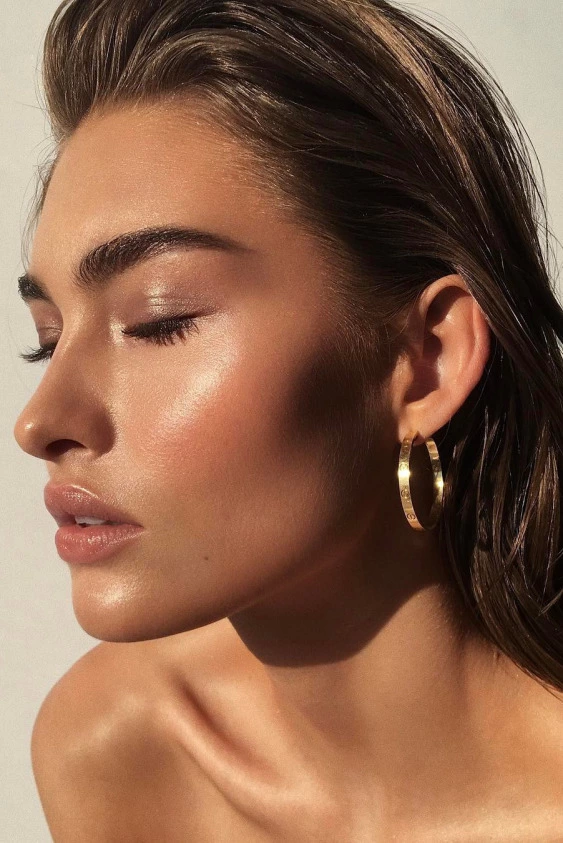 Doğal Bir Işıltı İçin Highlighter Uygulamanın İpuçları