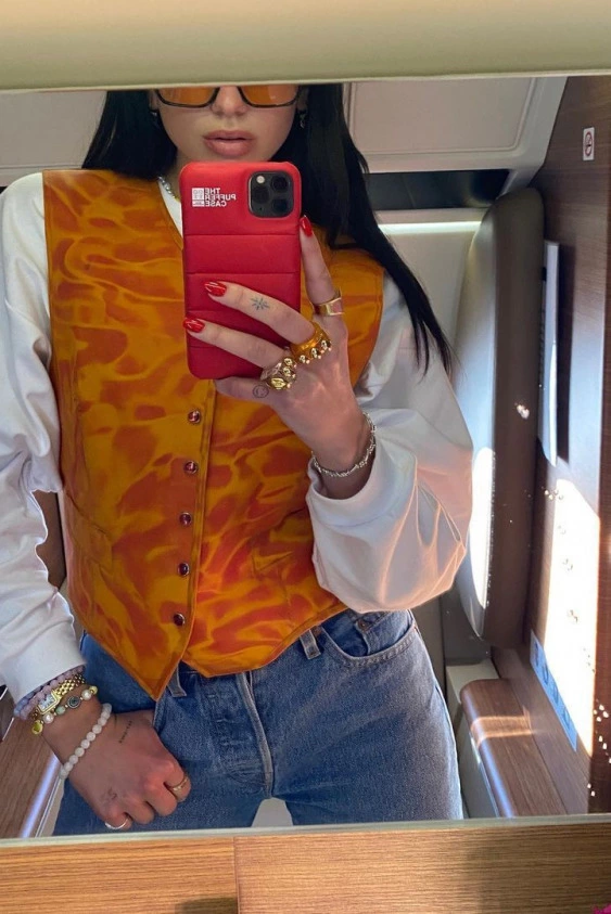 Dua Lipa, yelek