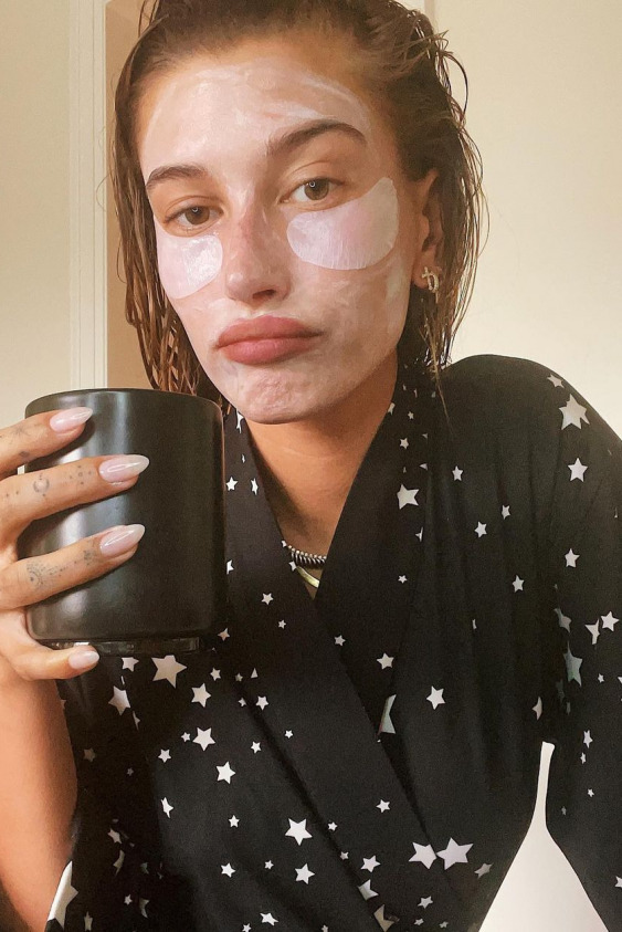 Hailey Bieber'ın Gece Bakım Rutini