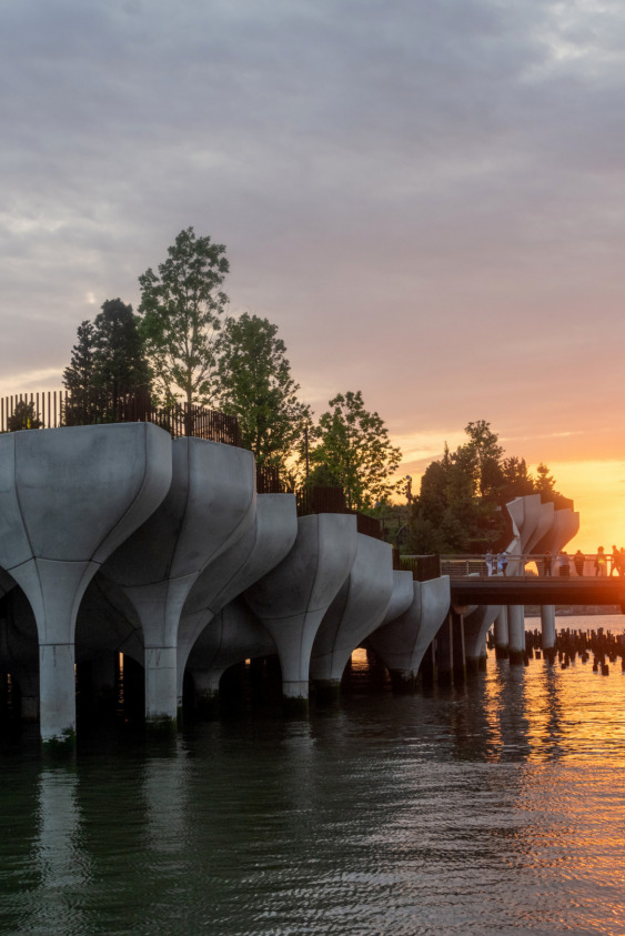 New York'un Nehir Üzerinde Konumlanan Yüzen Parkı