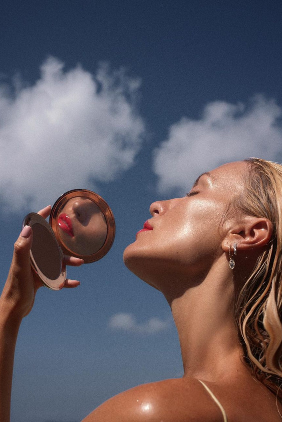 Hafif Yaz Makyajı için Kullanabileceğiniz 10 Kilit Ürün