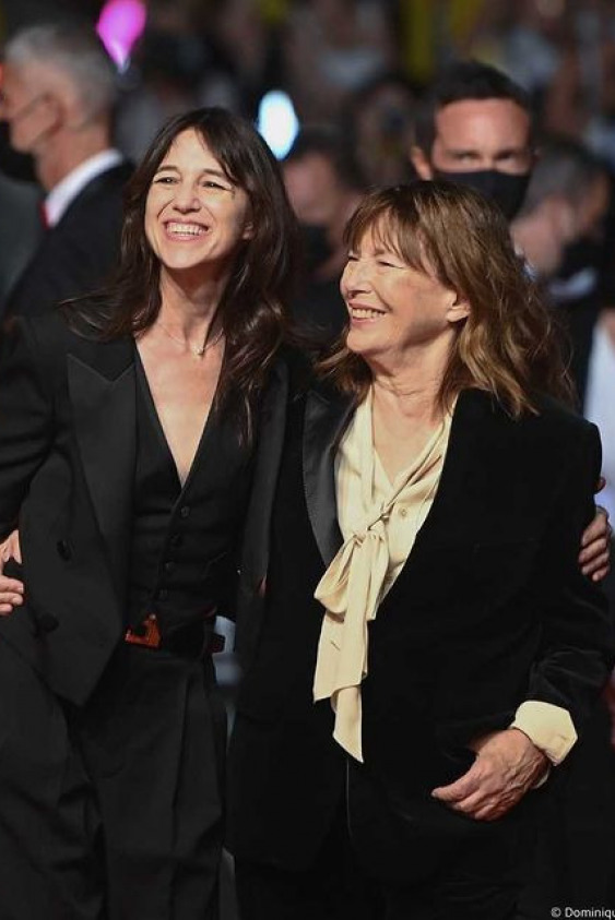 Jane Birkin ve Charlotte Gainsbourg’dan Bir Anne Kız Hikayesi Jane Birkin ve Charlotte Gainsbourg’dan Bir Anne Kız Hikayesi