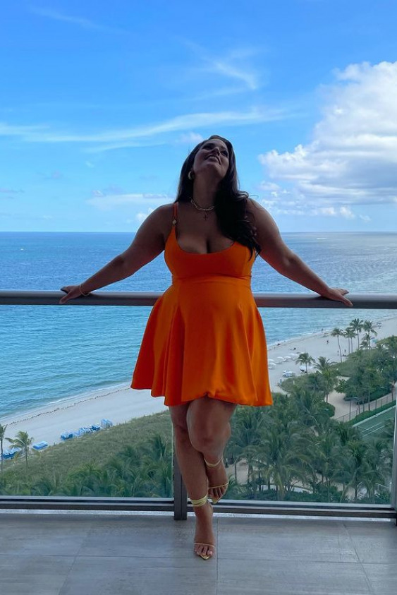 Ashley Graham’ın Enerjisi Yüksek Hamilelik Stili Ashley Graham