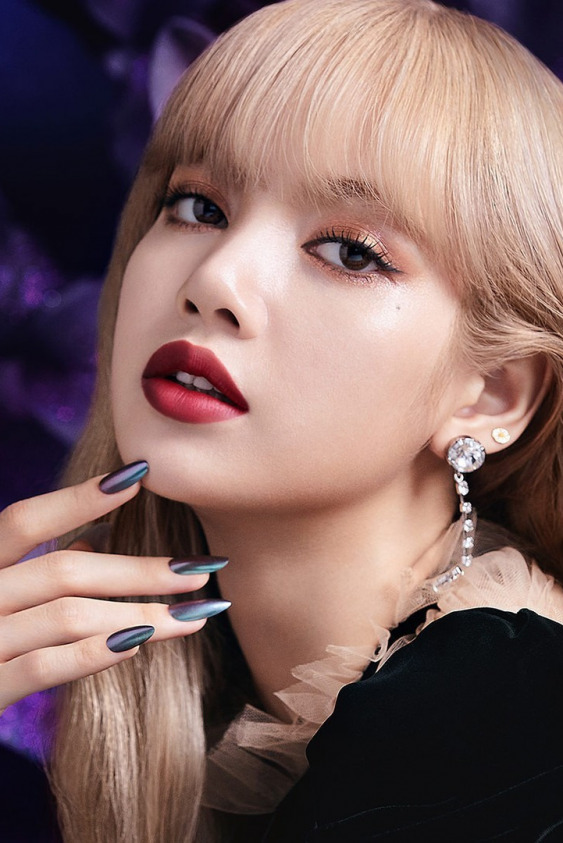 Lalisa Manoban'ın Makyaj Koleksiyonuna İlk Bakış