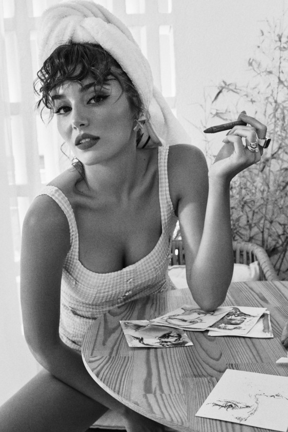 Hande Erçel ile Dingin ve Derin Sularda