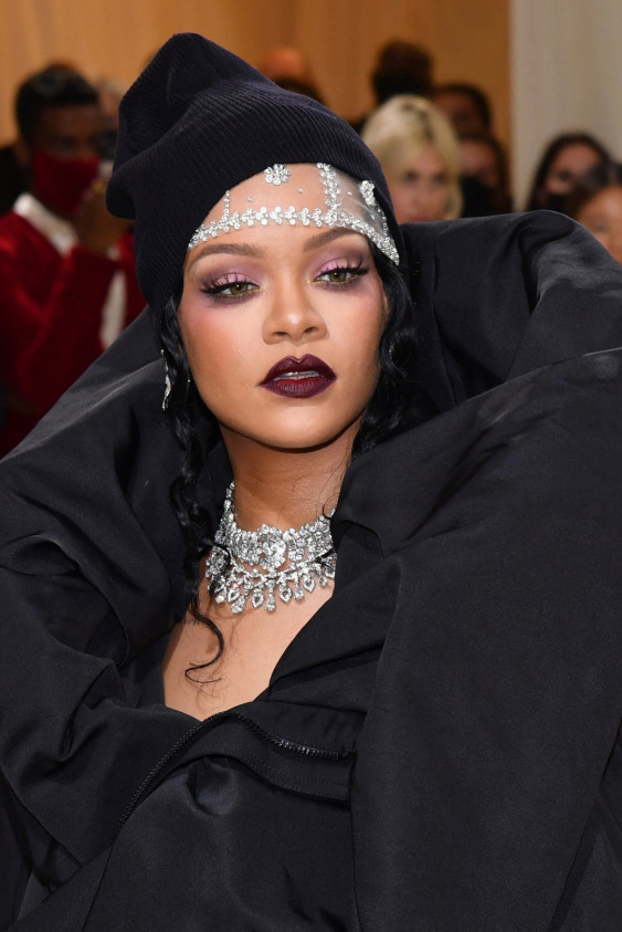 Rihanna’nın Parfümü Geri Dönüyor Rihanna