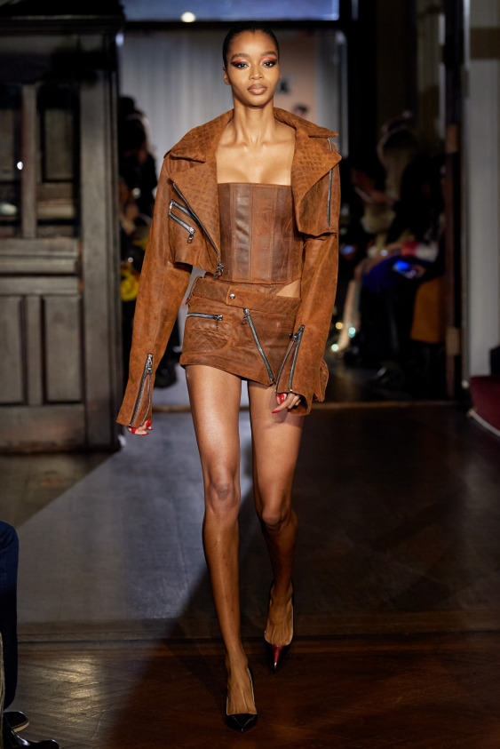 Meydan Okuyan Mini Etekler