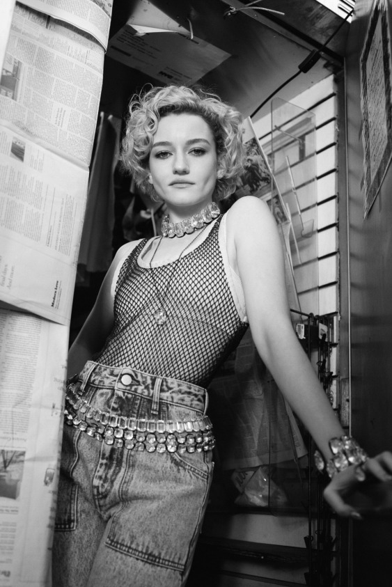 Yeni Madonna Kim Olacak? Julia Garner