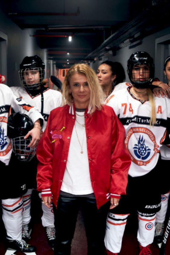 Buz Hokeyinde Kadının Gücü