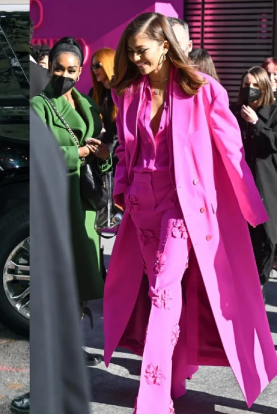 Neon Pembenin Artan Çekim Gücü Neon pembe