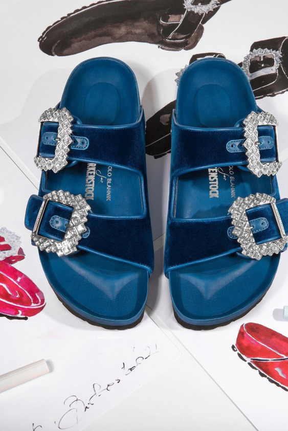 Monalo Blahnik ve Birkenstock tasarım estetiklerini ortak noktada buluşturuyor.