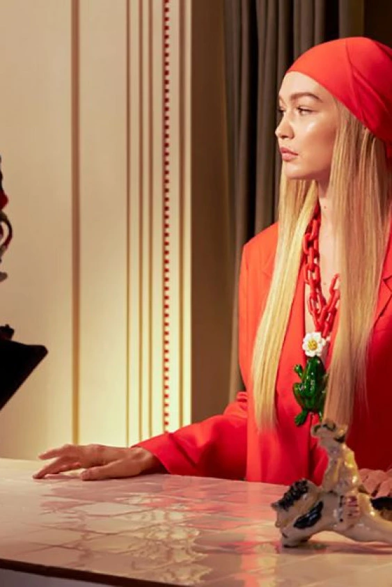 Hotel Hennes'e Hoşgeldiniz: Gigi Hadid ve H&M İşbirliklerini Kutluyor
