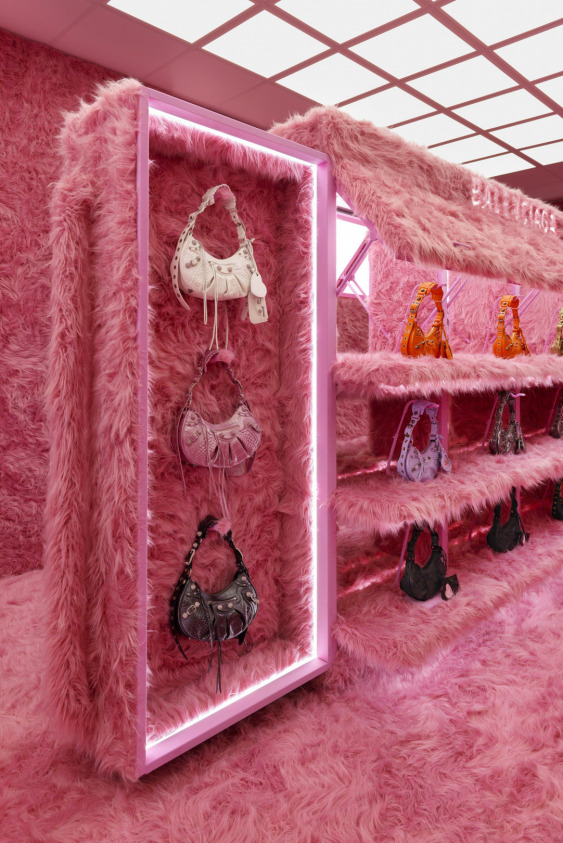 İlginizi Çekecek 5 Lüks Mağaza Tasarımı