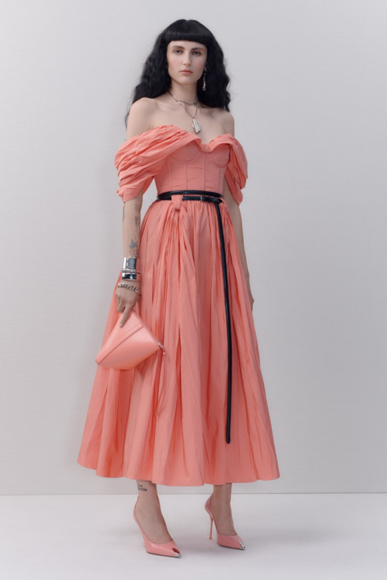 Alexander McQueen'den 12 Sanatçıya Yaratıcı Bir Özgürlük Alanı