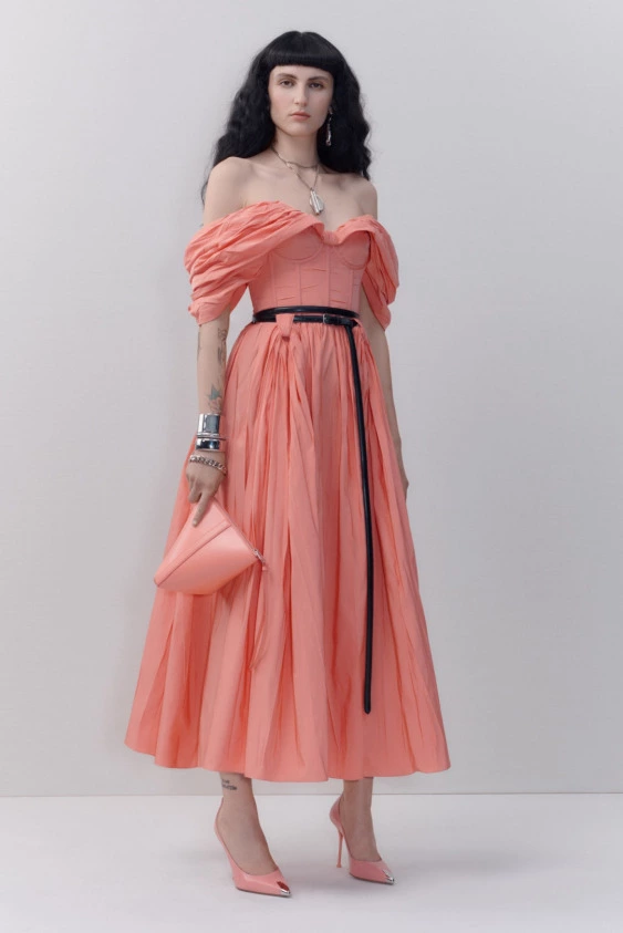 Alexander McQueen'den 12 Sanatçıya Yaratıcı Bir Özgürlük Alanı