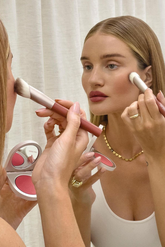 Allığınızı Göz Altına Uygulamaya Ne Dersiniz?