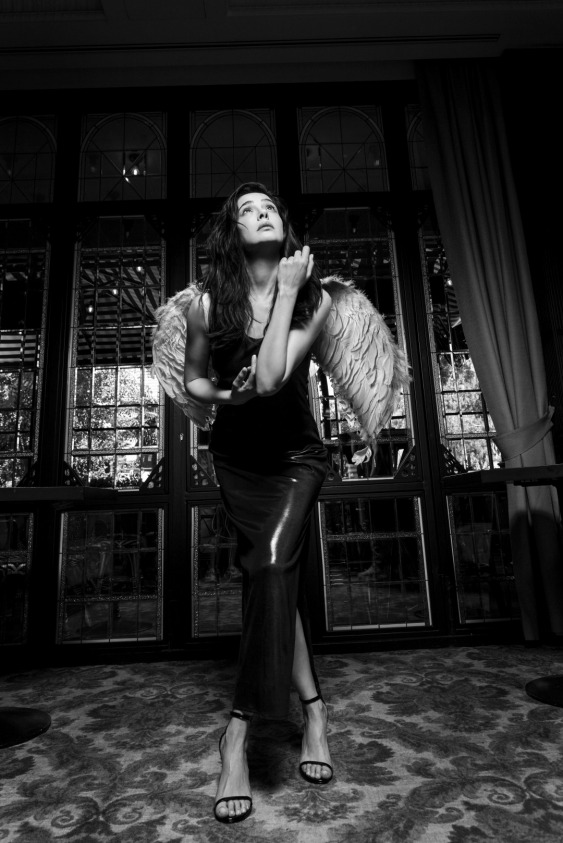 Tiyatro Çatısı Altında