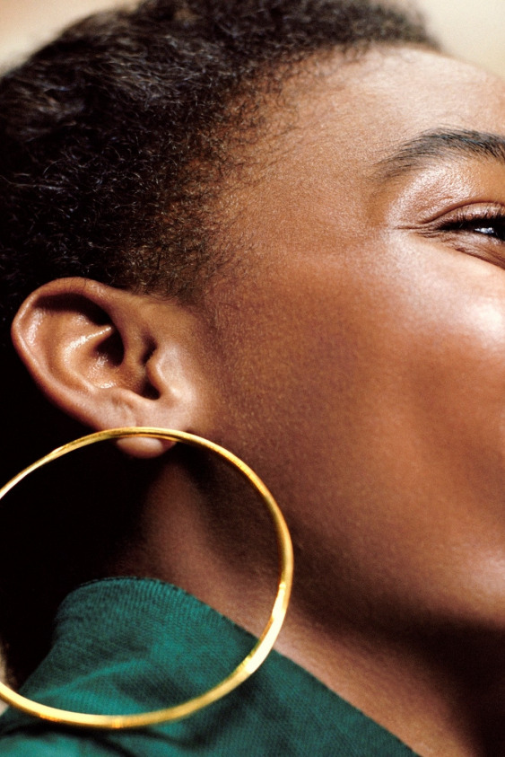 Geçmişten Aldığı Güçle: Halka Küpelerin Dönüşü