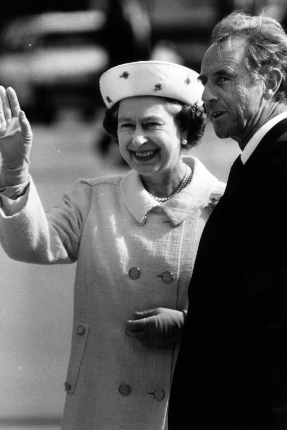 Kraliçe Elizabeth'in Gardırobuyla İlgili 11 İlginç Bilgi Kraliçe Elizabeth