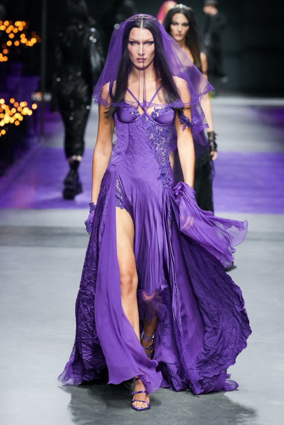 Gotik Bir Rüyanın Peşinde Gotik Bir Rüyanın Peşinde