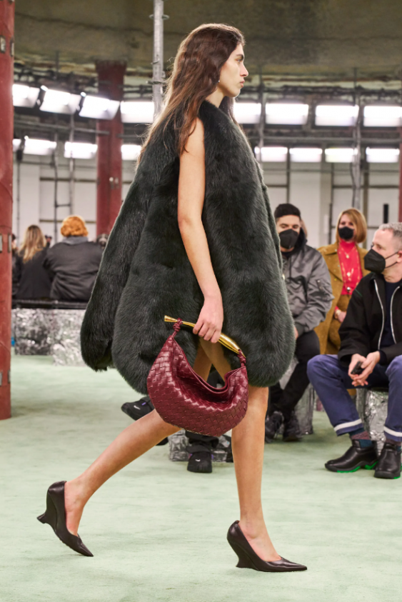 Bottega Veneta'dan Yeni Arzu Nesnesi Bottega Veneta