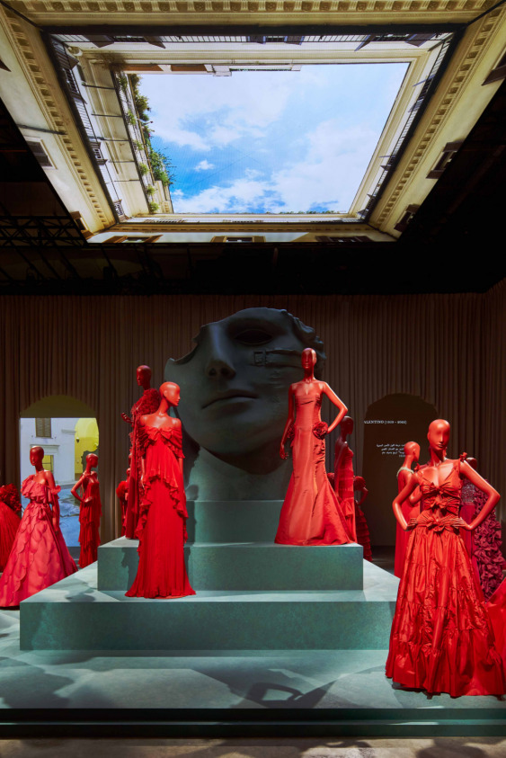 "Forever Valentino" Sergisi Doha'da