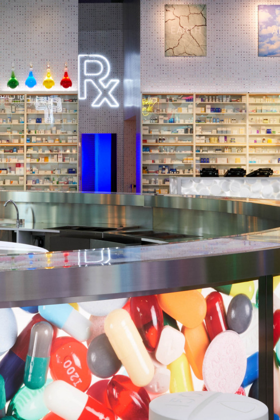 Damien Hirst: Pharmacy, Prada Mode Dubai. Photographed by Maha Eddé. © Damien Hirst and Science Ltd. All rights reserved, DACS 2022.