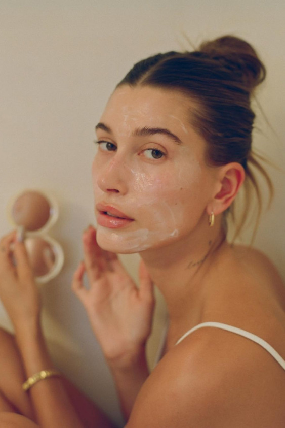 Hailey Bieber'ın Öncülük Ettiği 7 Güzellik Trendi