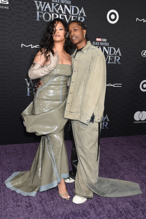 Rihanna'nın Bebeğine Merhaba Diyebiliriz