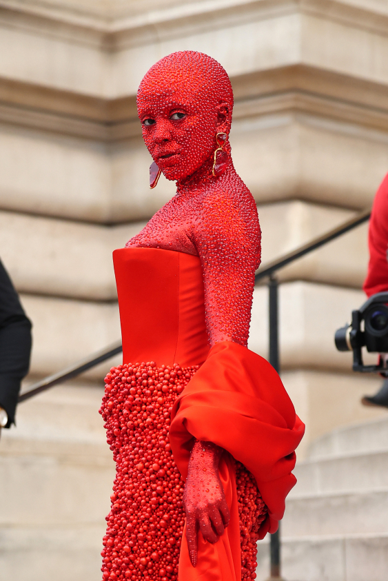 Doja Cat ve Pat McGrath'tan Couture Işıltısı Doja Cat ve Pat McGrath'tan Couture Işıltısı