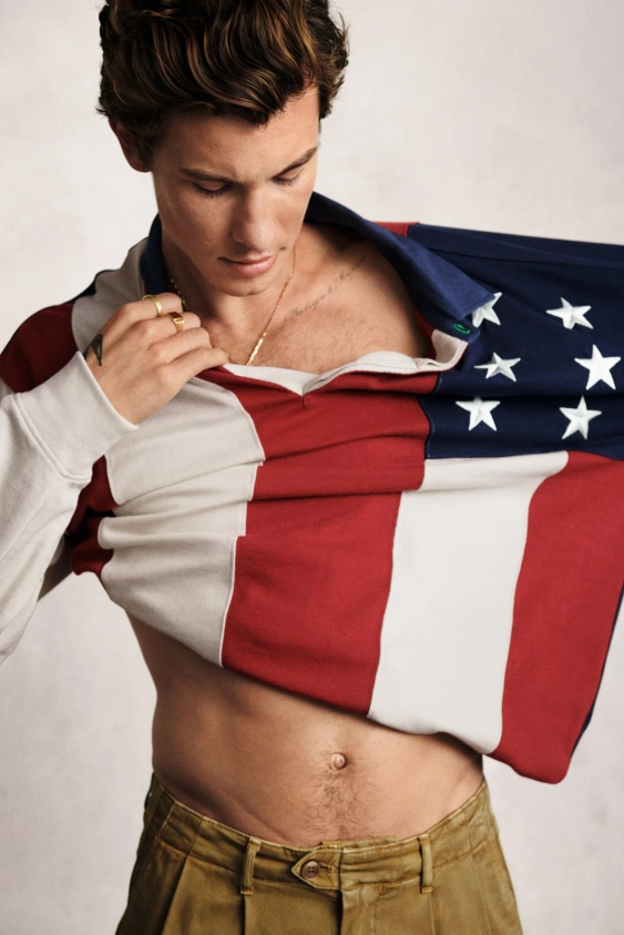 Shawn Mendes, Tommy Hilfiger İçin 90'ların Klasiklerinden Bir Koleksiyon Yarattı