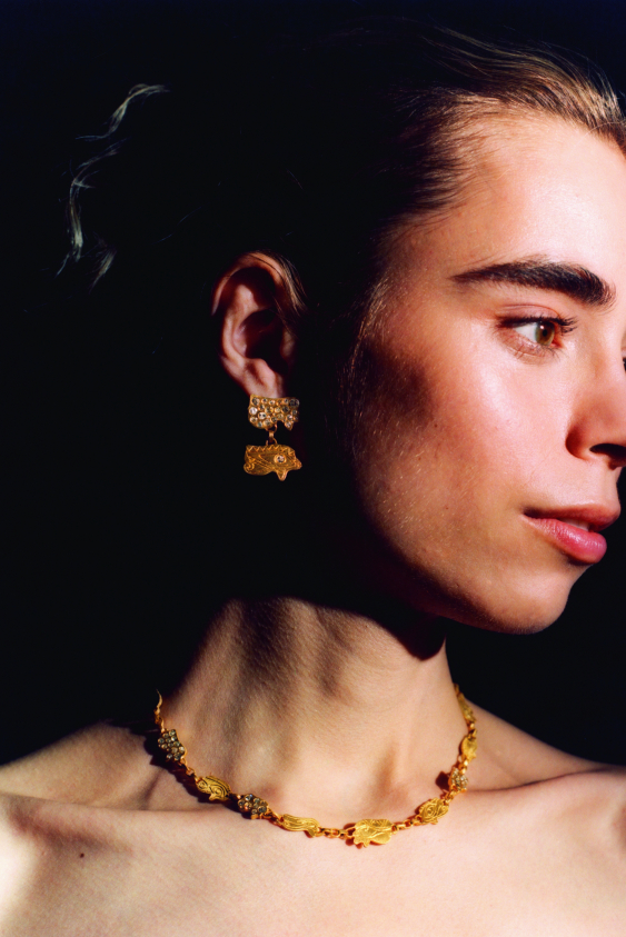 Tılsımlar ve Gerçeklerden Kaçış